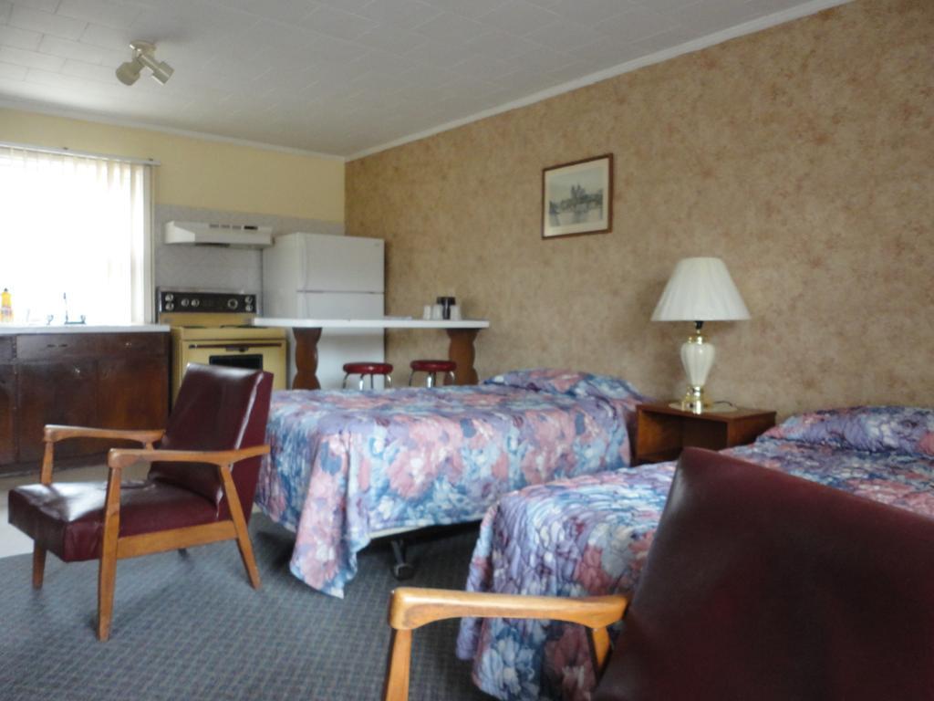 Hipwell'S Motel Fonthill ภายนอก รูปภาพ