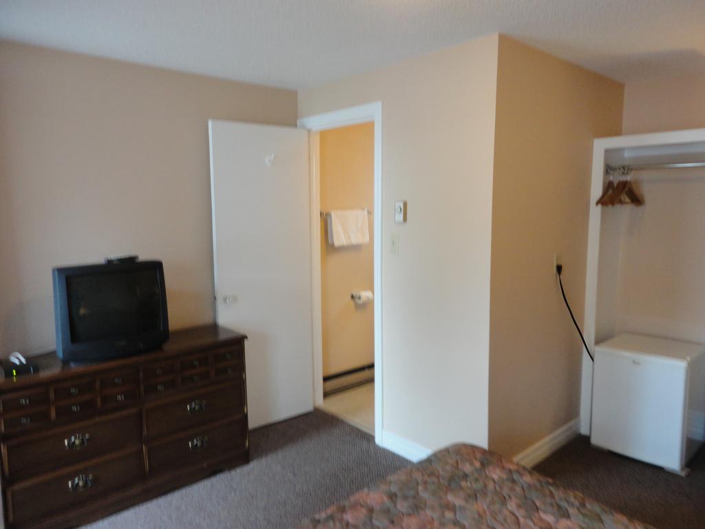 Hipwell'S Motel Fonthill ภายนอก รูปภาพ